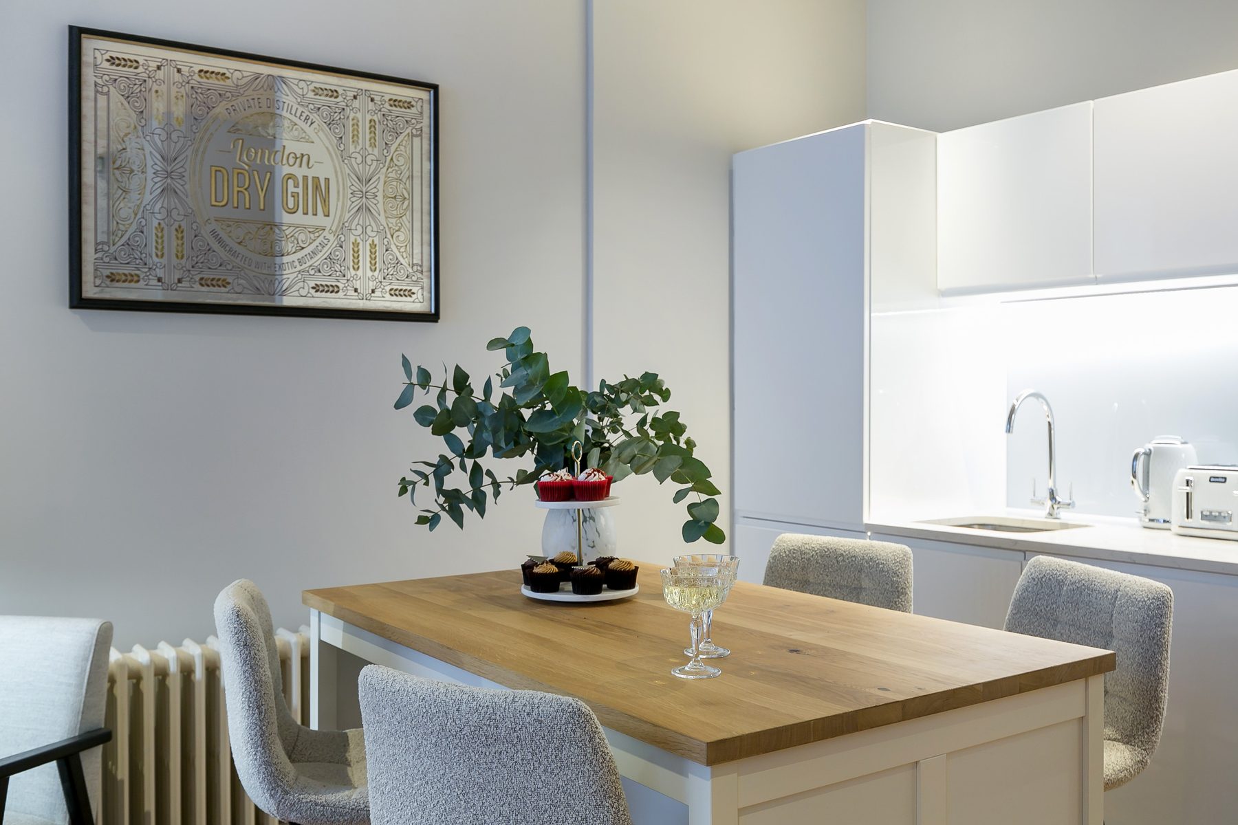 1 Bed w/ Study interior at Urban Chic Camden serviced apartment — photo 12 of 19