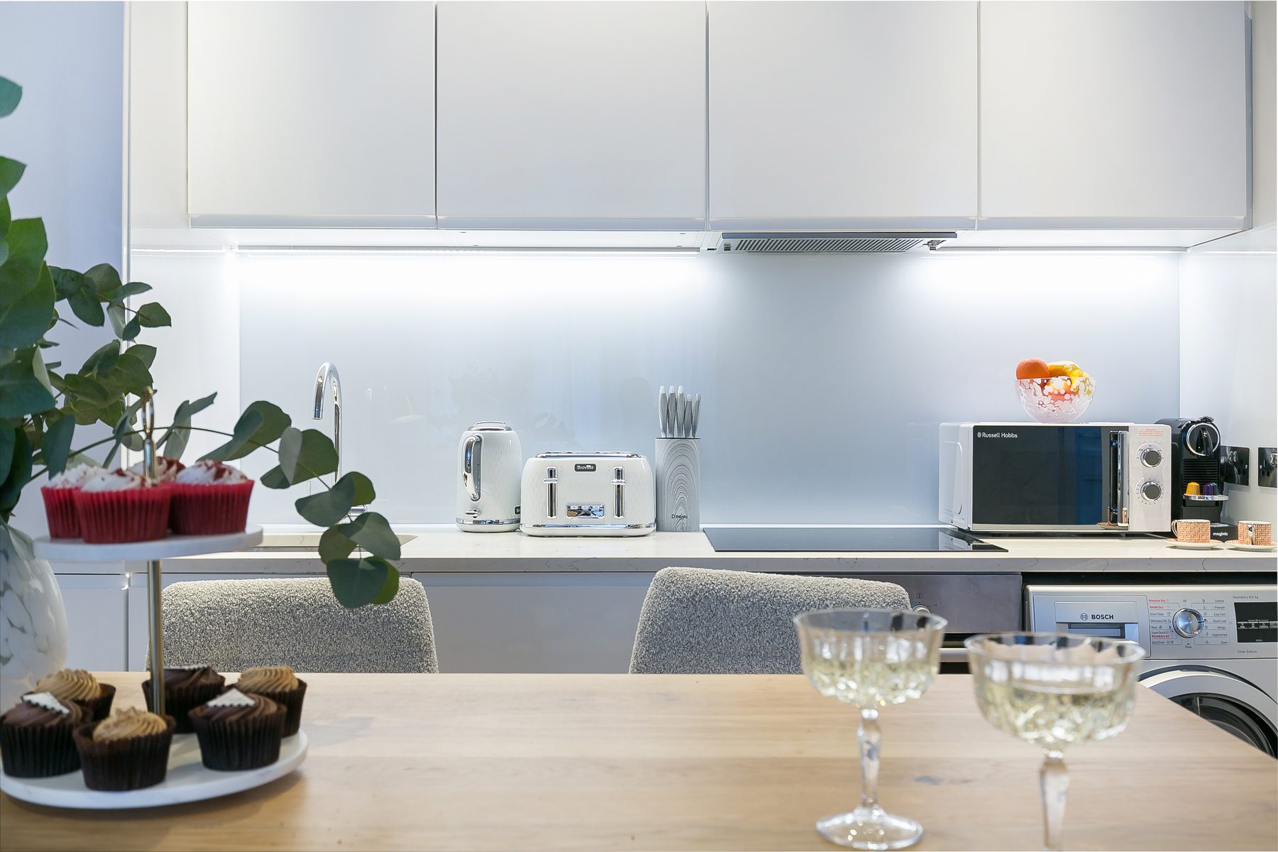 1 Bed w/ Study interior at Urban Chic Camden serviced apartment — photo 13 of 19