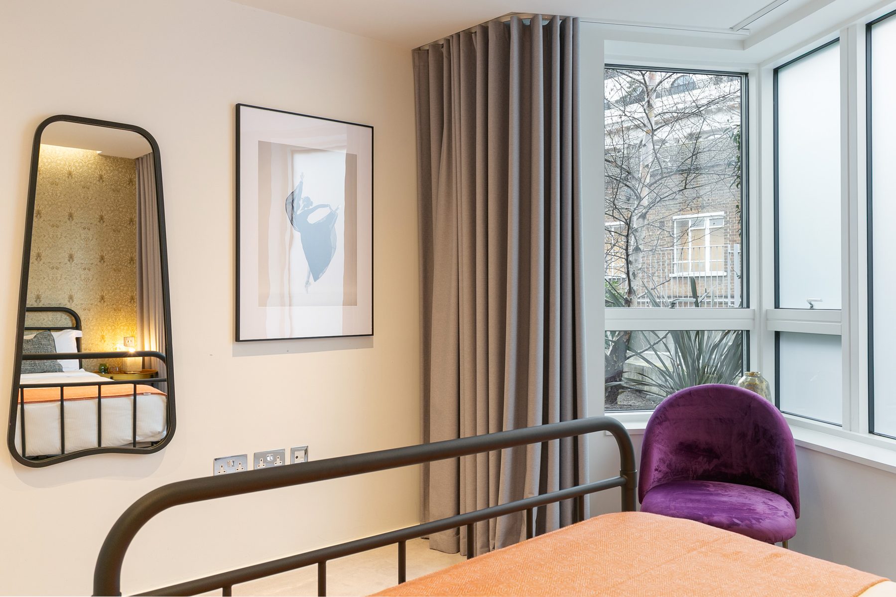 1 Bed Superior w/ Balcony interior — photo 14 of 20