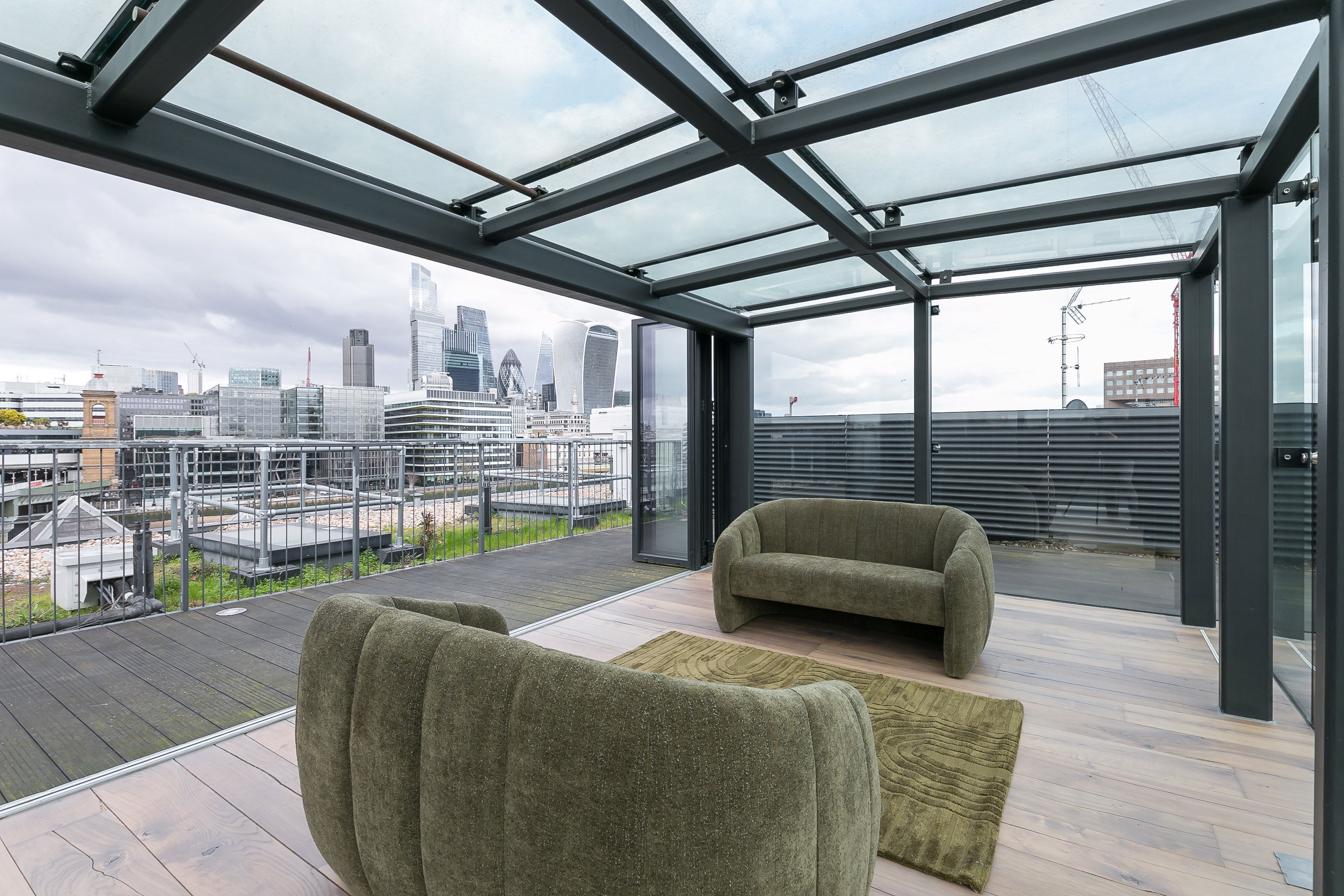 2 Bed Deluxe w/ Rooftop Terrace interior — photo 19 of 23