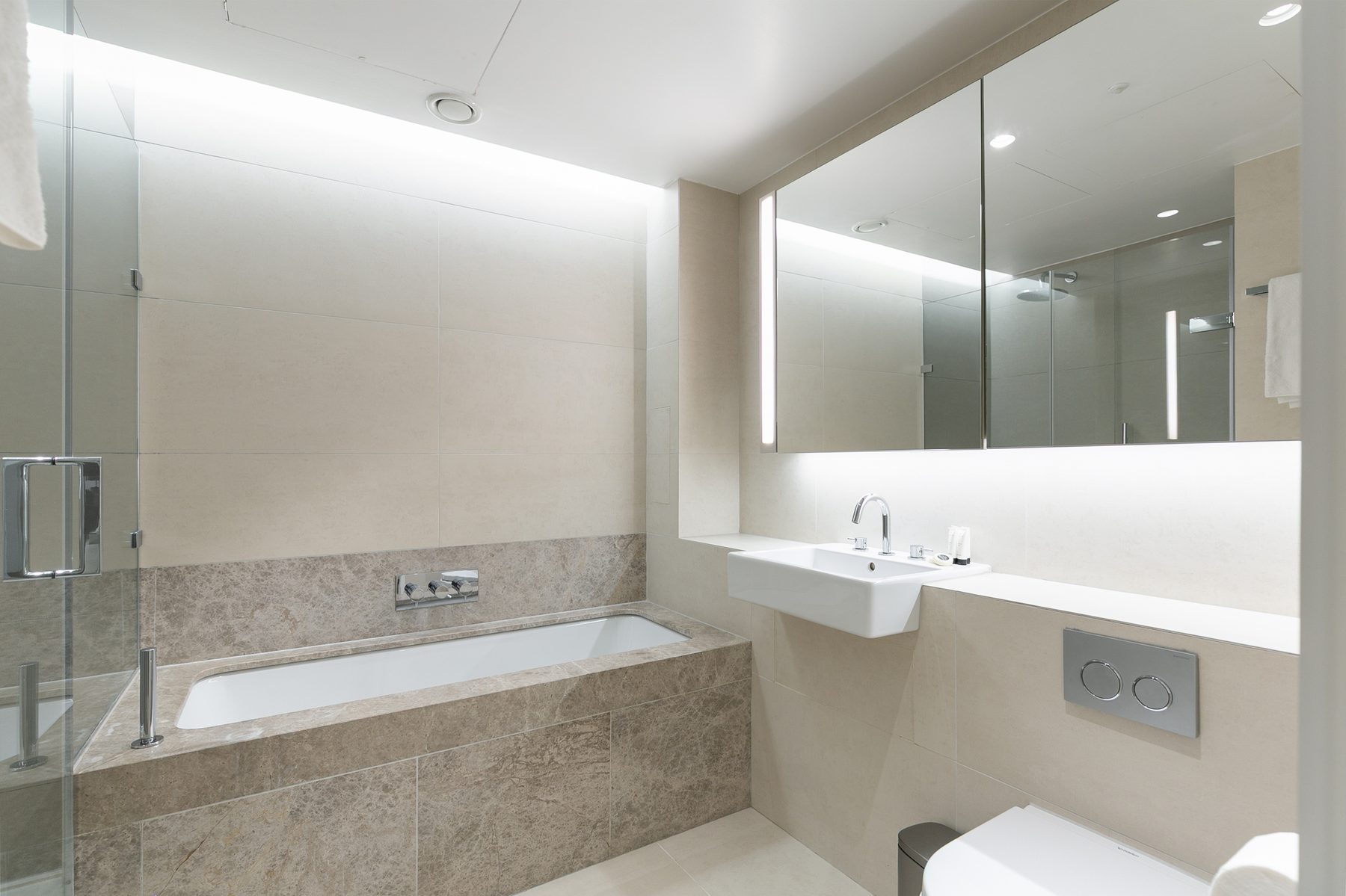 1 Bed Superior w/ Balcony interior — photo 10 of 20