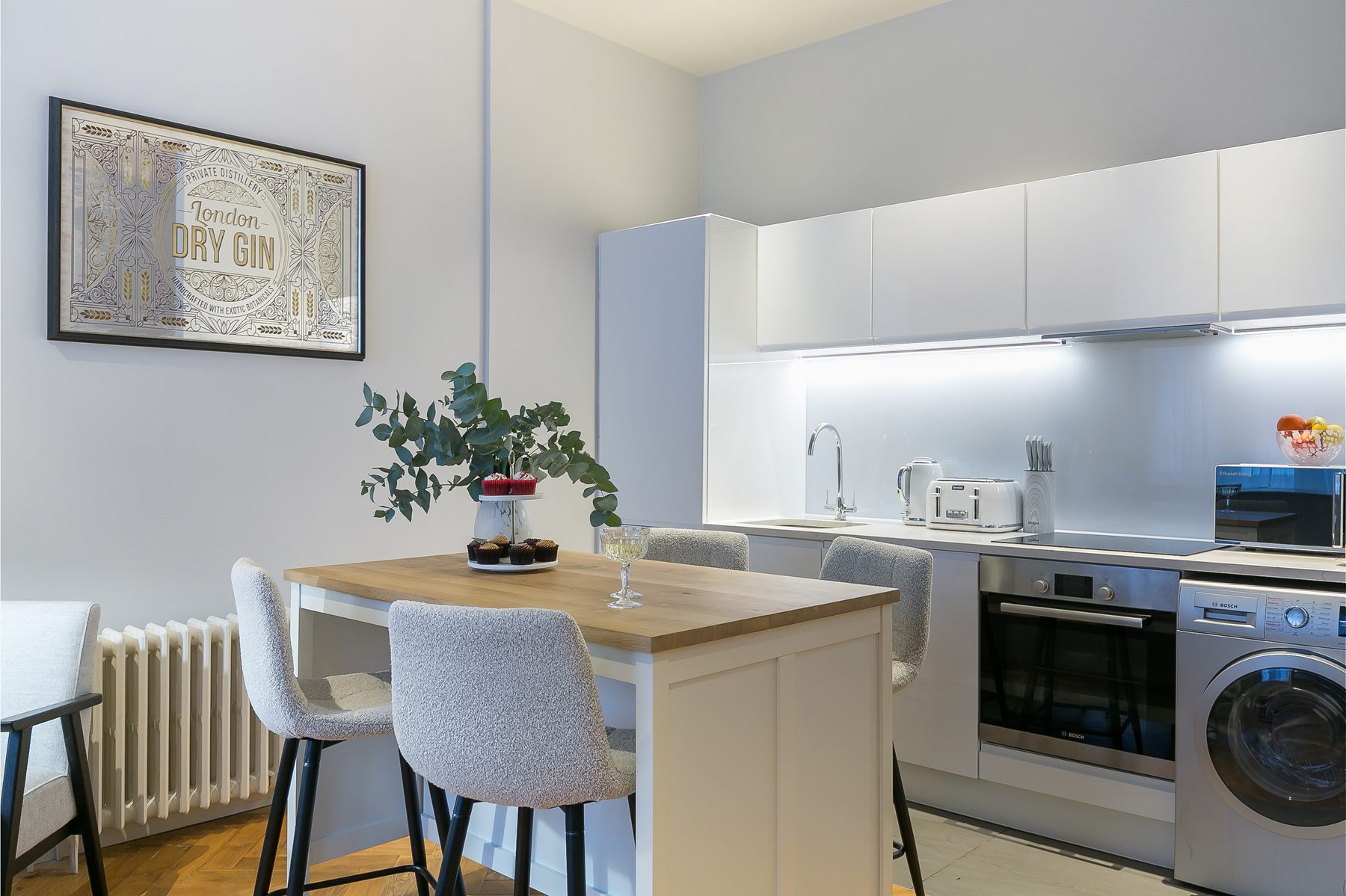 1 Bed w/ Study interior at Urban Chic Camden serviced apartment — photo 18 of 19