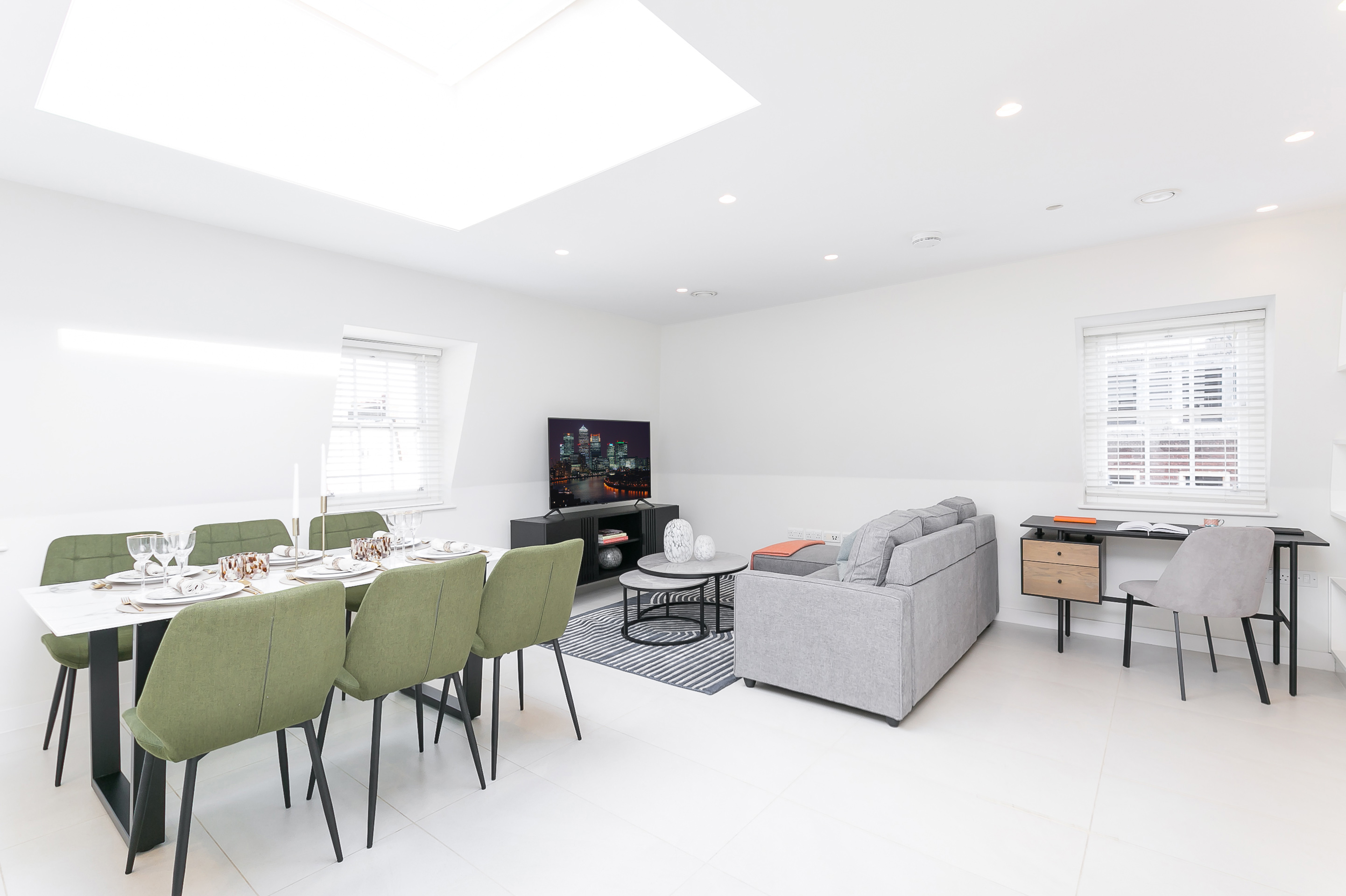 3 Bed Deluxe w/ Terrace interior — photo 8 of 25