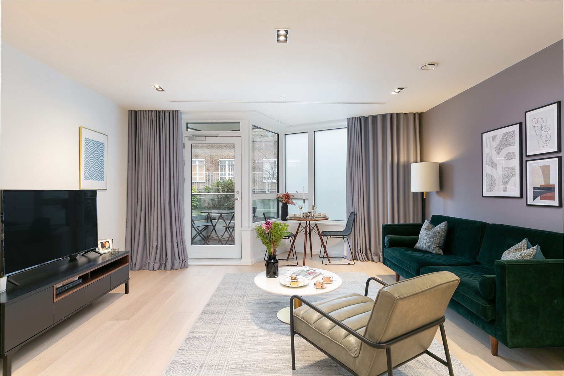 1 Bed Superior w/ Balcony interior — photo 18 of 20