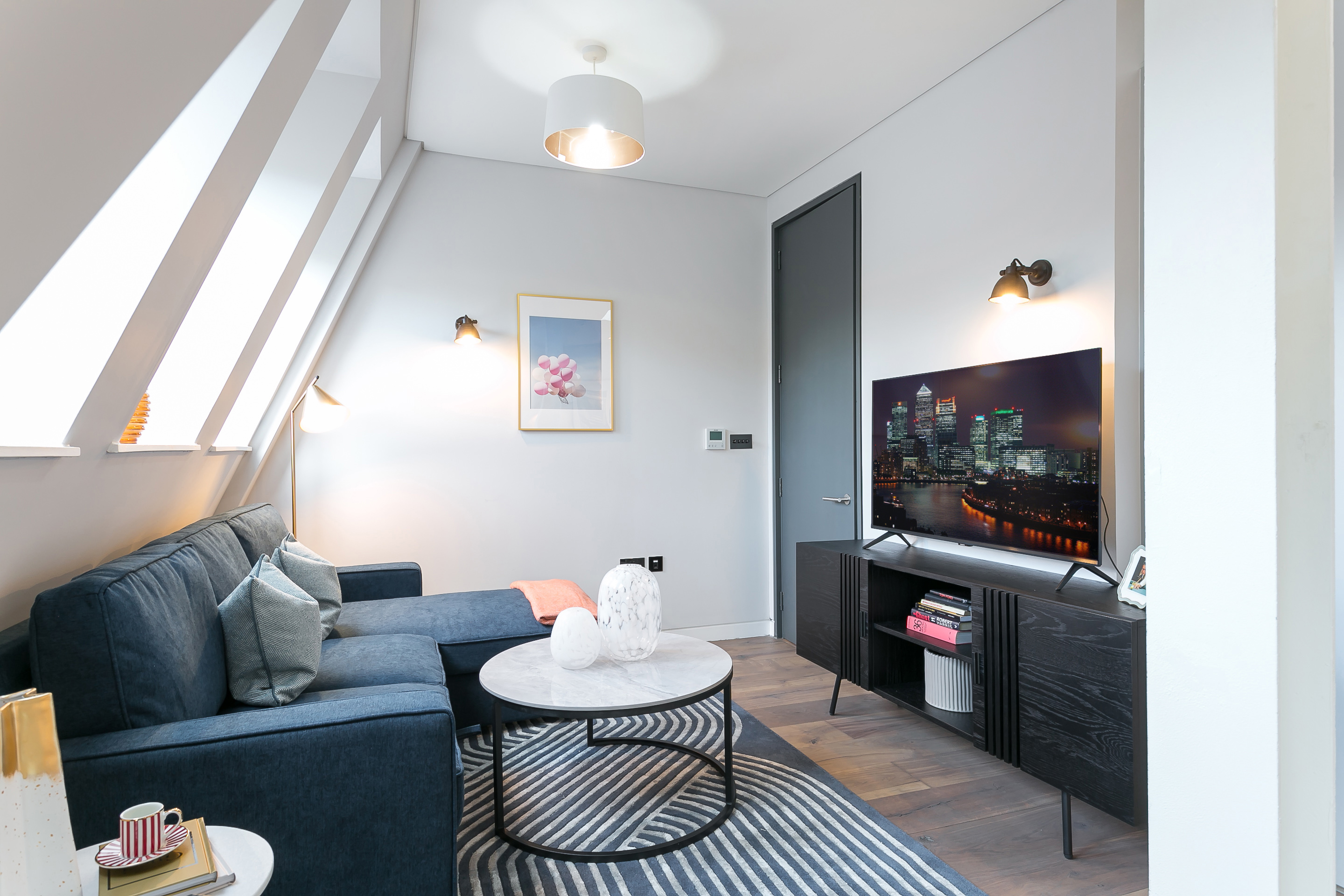 1 Bed Deluxe interior at Urban Chic Clink serviced apartment — photo 9 of 18