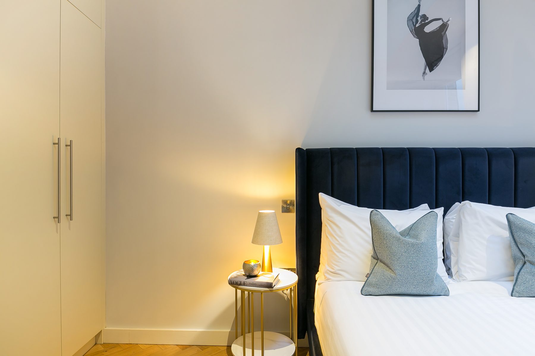 1 Bed w/ Study interior at Urban Chic Camden serviced apartment — photo 4 of 19