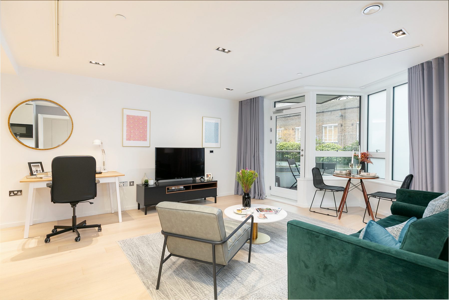 1 Bed Superior w/ Balcony interior — photo 15 of 20