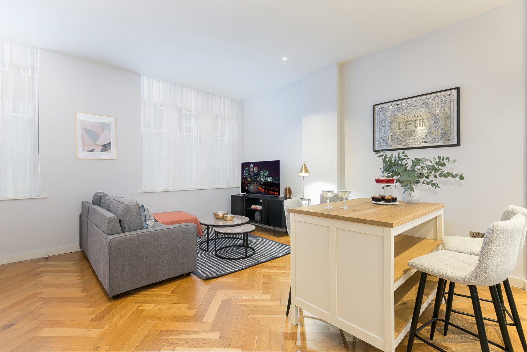 1 Bed w/ Study interior at Urban Chic Camden serviced apartment — photo 14 of 19