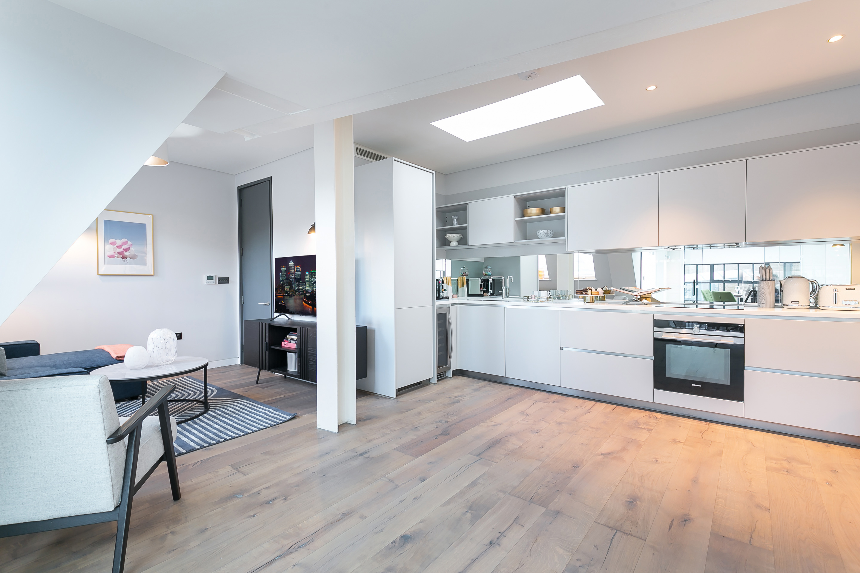 1 Bed Deluxe interior at Urban Chic Clink serviced apartment — photo 10 of 18