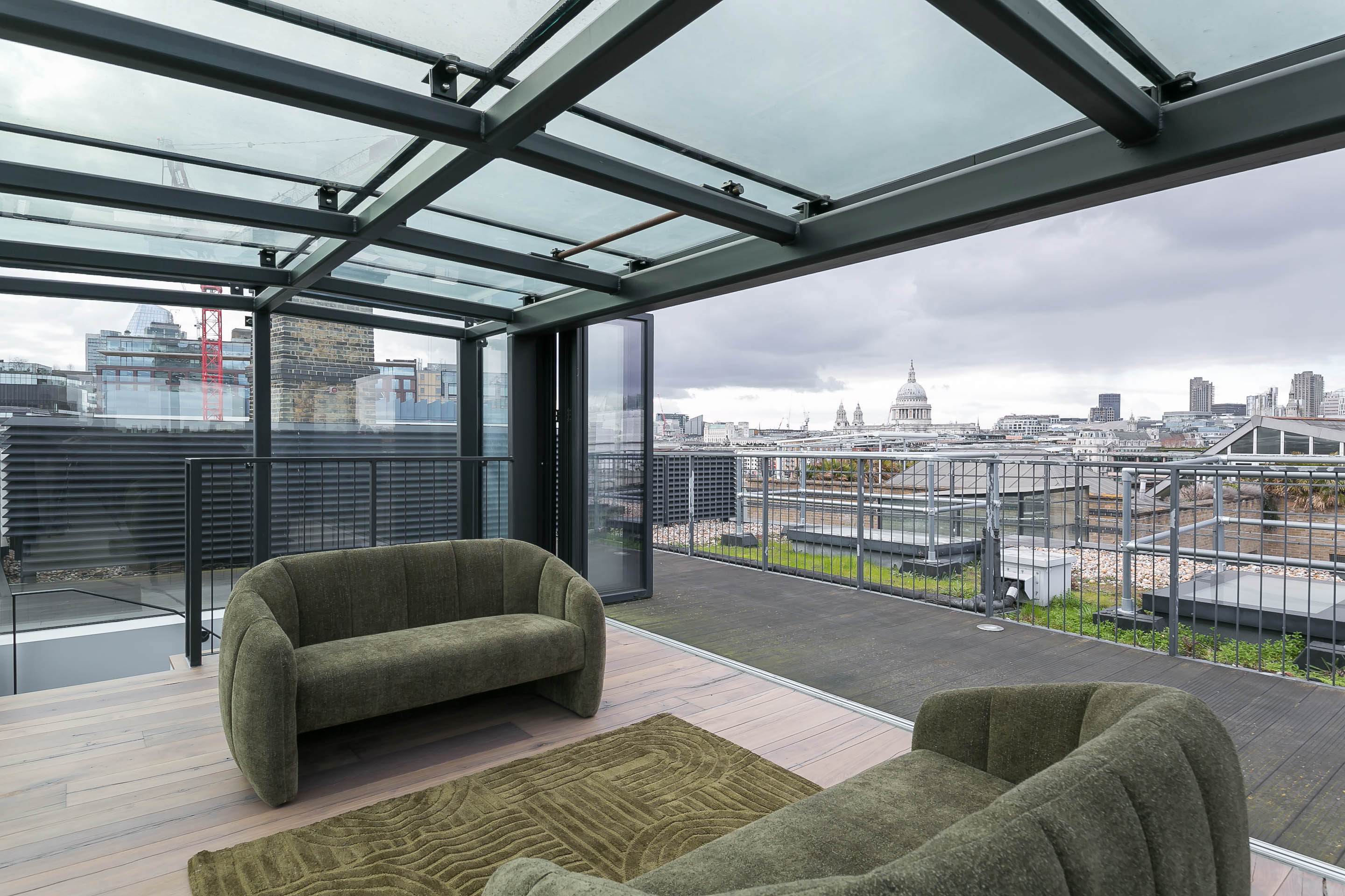 2 Bed Deluxe w/ Rooftop Terrace interior — photo 20 of 23