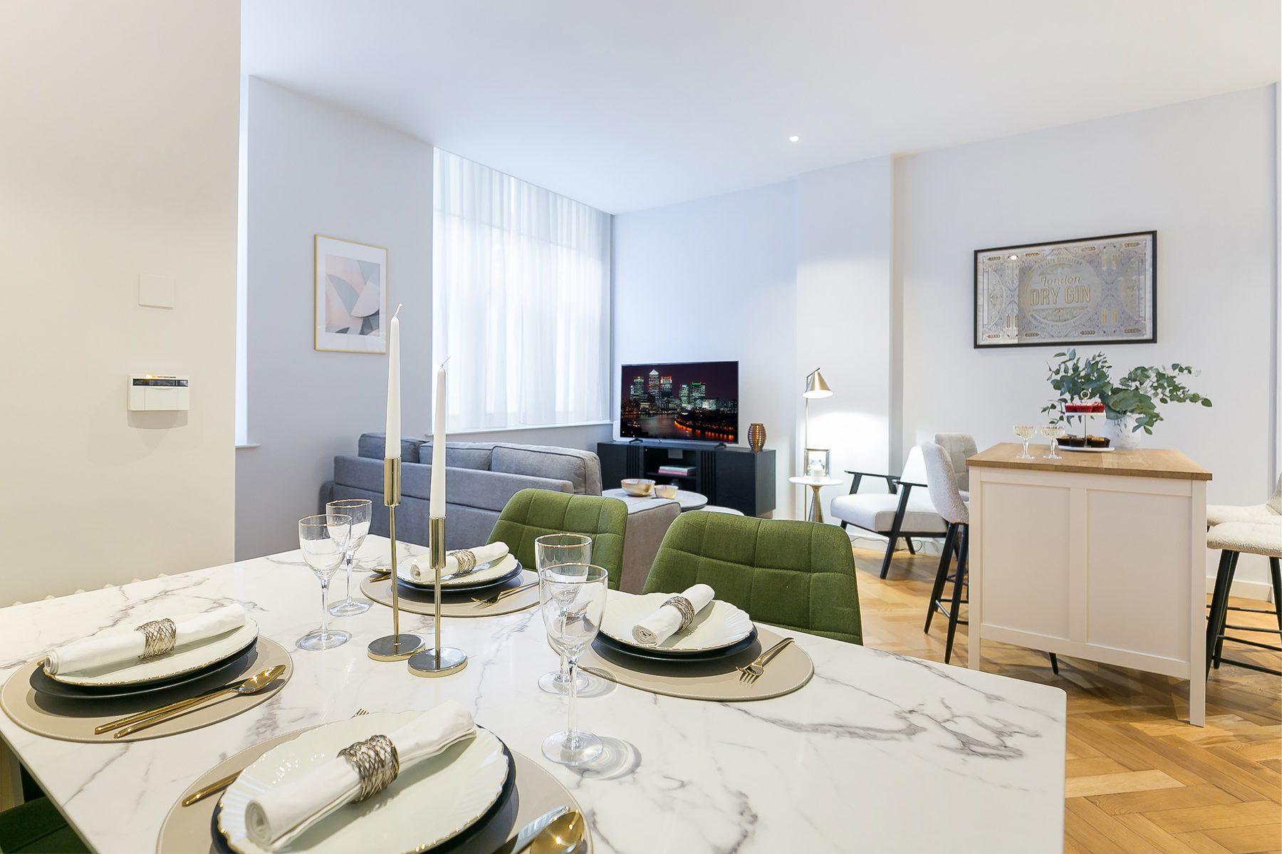1 Bed w/ Study interior at Urban Chic Camden serviced apartment — photo 17 of 19