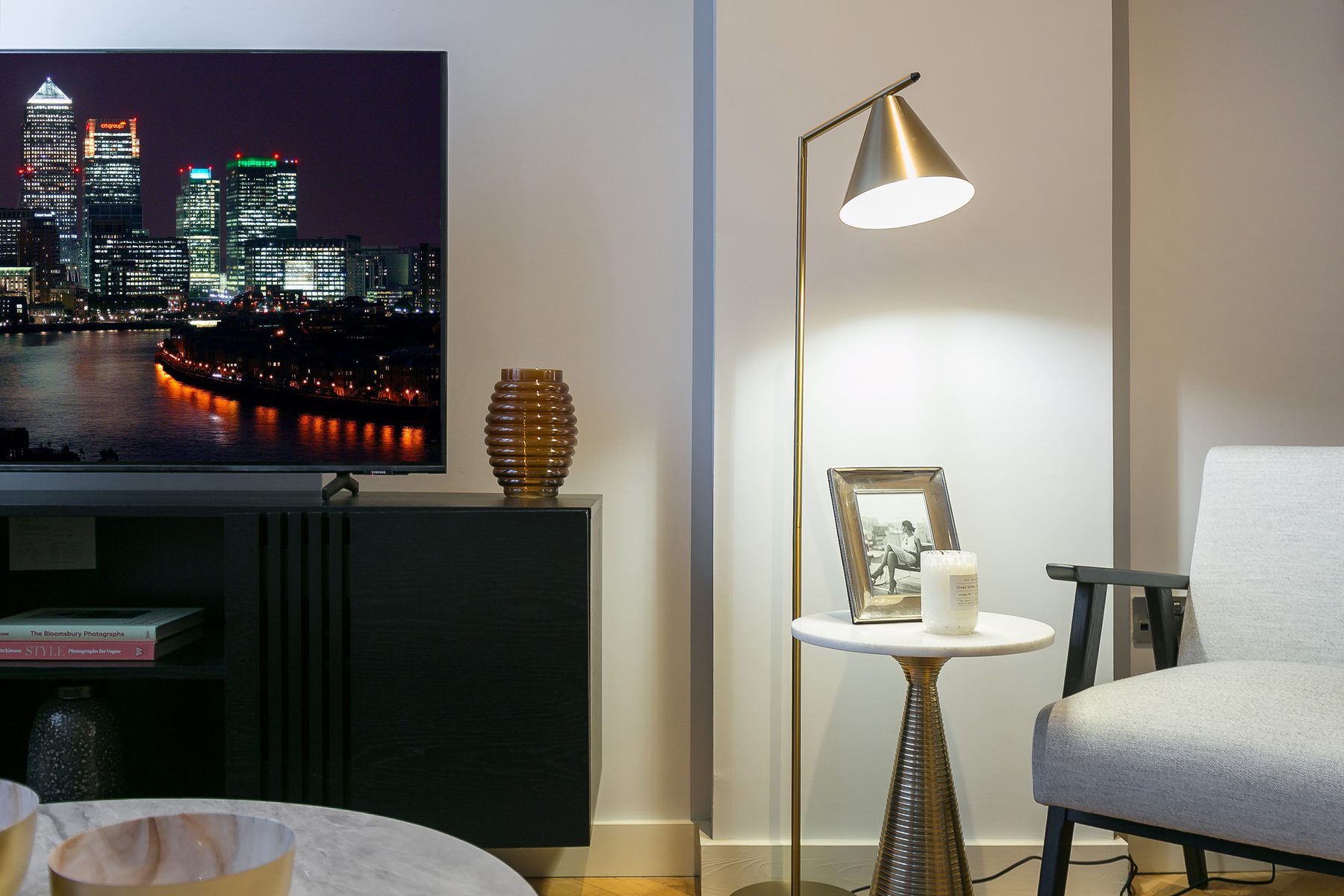 1 Bed w/ Study interior at Urban Chic Camden serviced apartment — photo 16 of 19