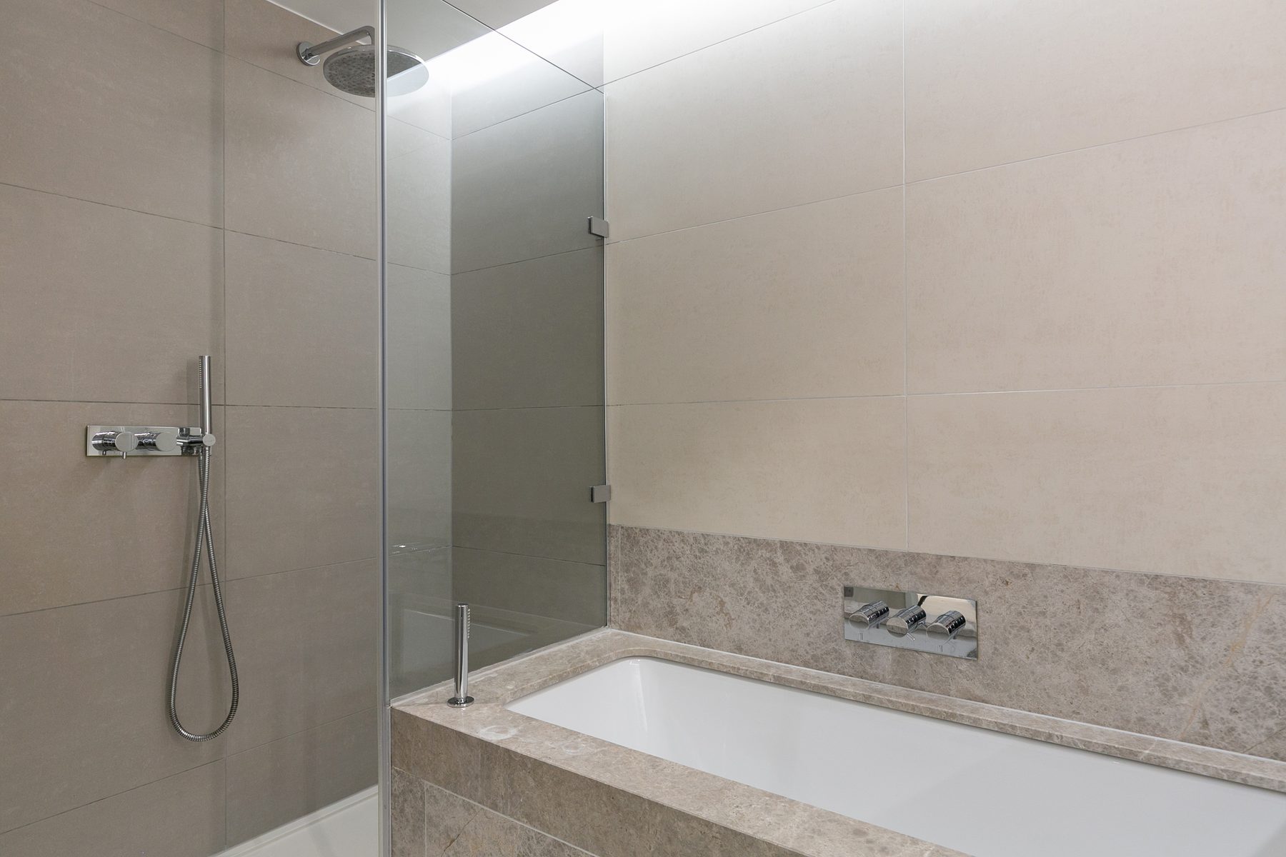 1 Bed Superior w/ Balcony interior — photo 11 of 20