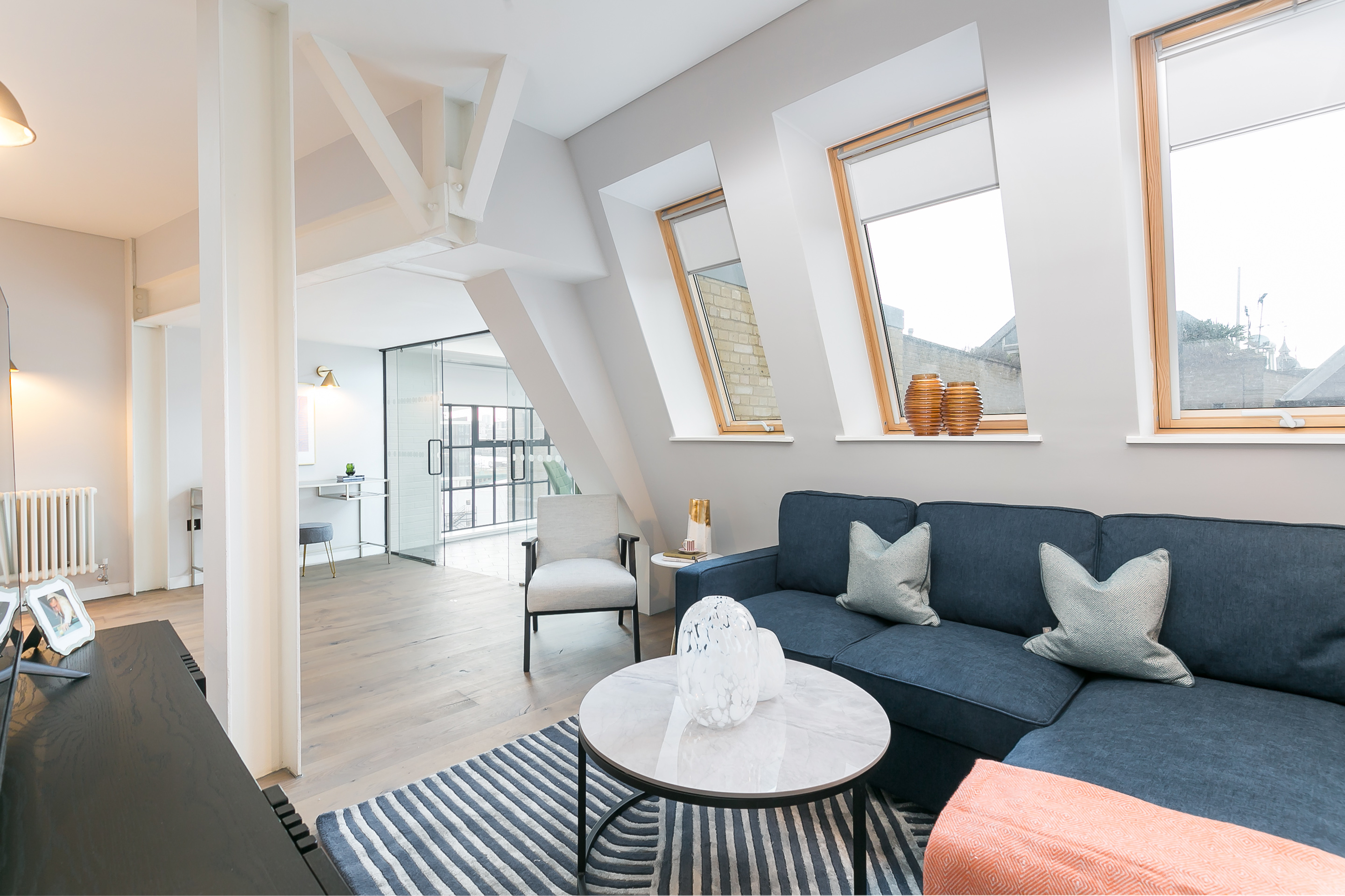 1 Bed Deluxe interior at Urban Chic Clink serviced apartment — photo 5 of 18
