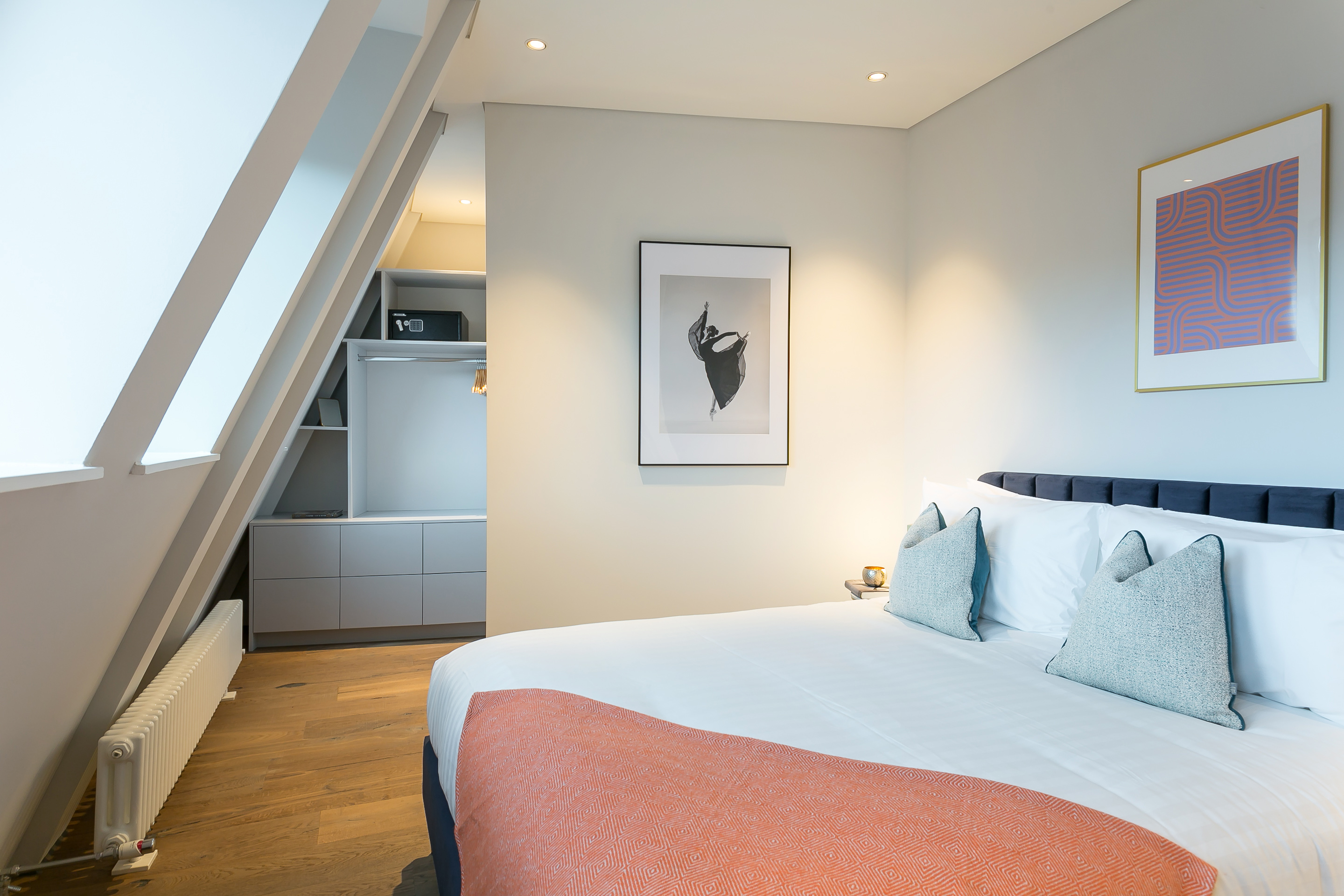 1 Bed Deluxe interior at Urban Chic Clink serviced apartment — photo 2 of 18